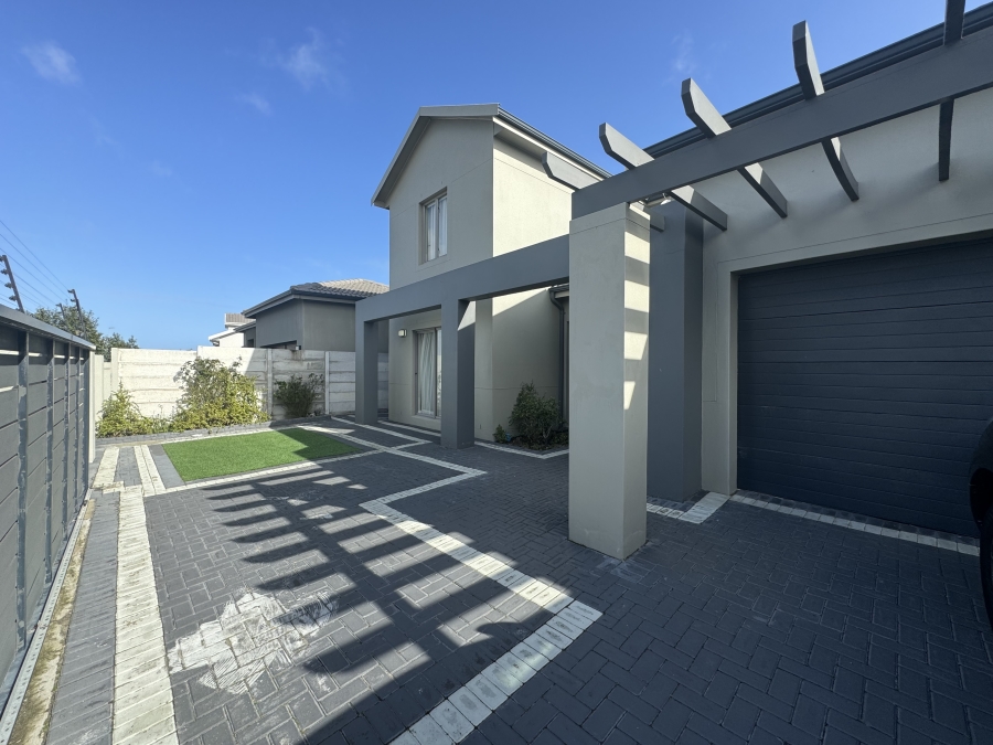 4 Bedroom Property for Sale in Parklands North Western Cape